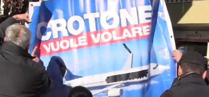 Aeroporto di Crotone: il 13 maggio in piazza a manifestare contro la chiusura