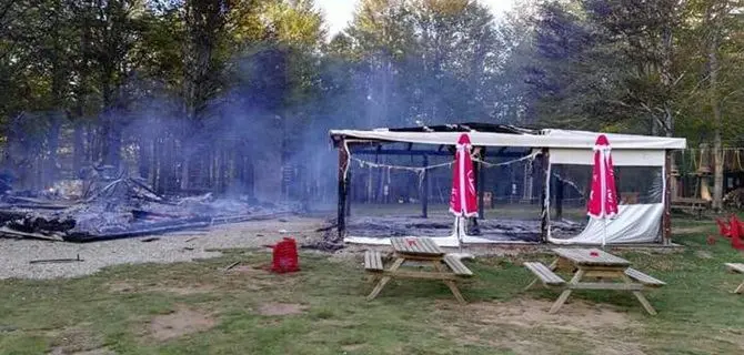 Catanzaro, Orme nel parco: bruciati i gazebo del punto ristoro