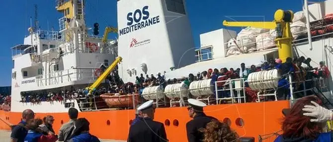 Reggio: giunta al Porto la nave Aquarius con oltre 800 migranti