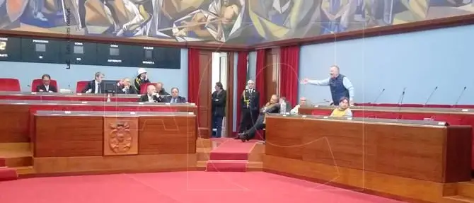 Pratica urbanistica: tensione nel Consiglio comunale a Catanzaro