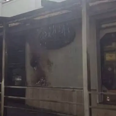 Reggio Calabria: fiamme danneggiano il bar Ficara