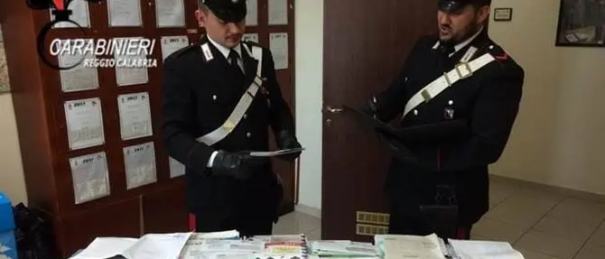 Aveva in casa 40 kg di lettere non recapitate: denunciato postino nel Reggino