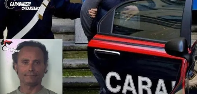 Catanzaro, aggredisce la madre e i carabinieri con un’ascia: arrestato 50enne