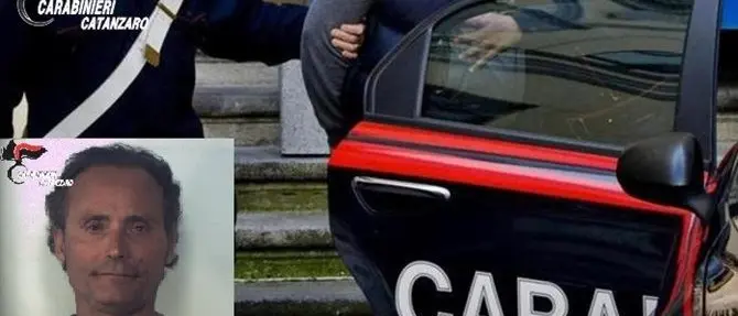 Catanzaro, aggredisce la madre e i carabinieri con un’ascia: arrestato 50enne