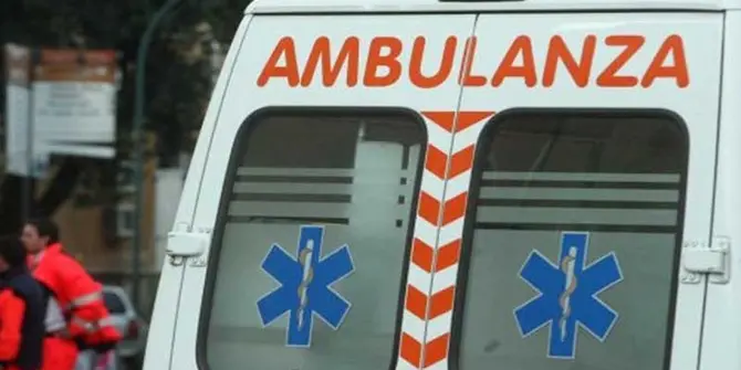 Guasto al motore, a fuoco ambulanza nel Cosentino