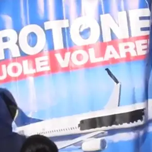 Crotone: in migliaia in piazza per l'apertura dell'aeroporto