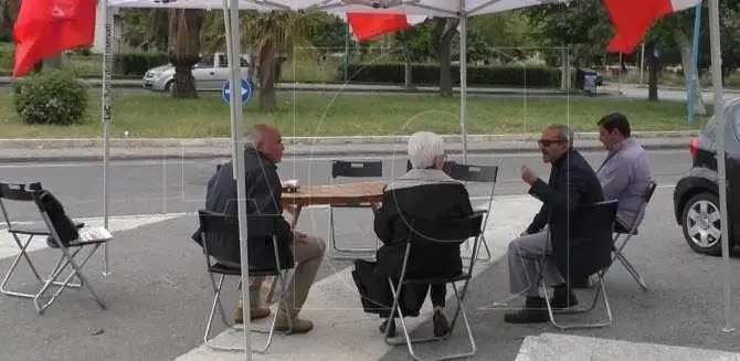 Secondo giorno di sit in all'ospedale di Lamezia, ma la città e la politica latitano