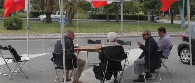 Secondo giorno di sit in all'ospedale di Lamezia, ma la città e la politica latitano