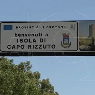 REPORTAGE | Qui dov’è marcia anche la Misericordia. Viaggio a Isola Capo Rizzuto dopo la bufera giudiziaria