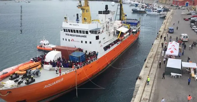 Ancora sbarchi in Calabria, a Vibo Marina giunti 560 migranti (FOTO)