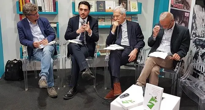 “La democrazia mafiosa”, il libro del sociologo Claudio Cavaliere presentato a Torino