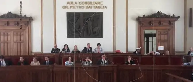 Reggio, ok al bilancio consuntivo tra le tensioni. Si riduce di 17 milioni il disavanzo