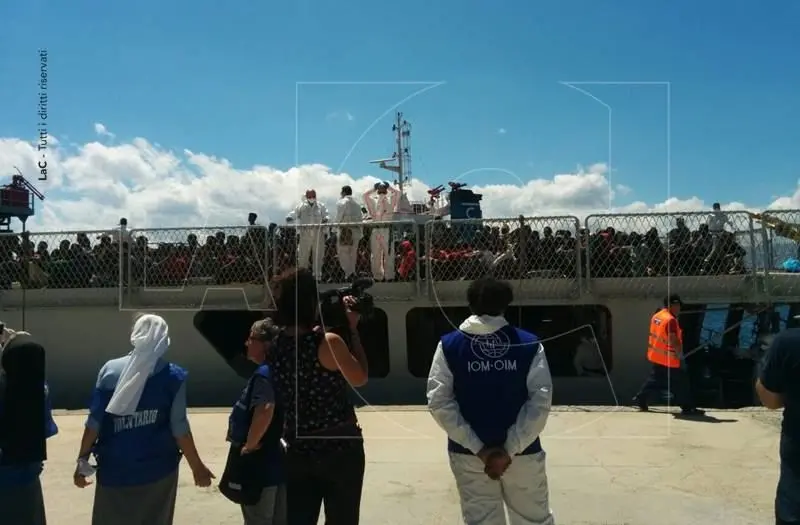 Ondata di sbarchi in Calabria: approdate quattro navi con oltre 1600 migranti