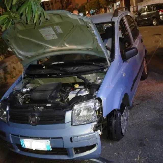 Catanzaro, auto finisce fuori strada in viale dei Bizantini