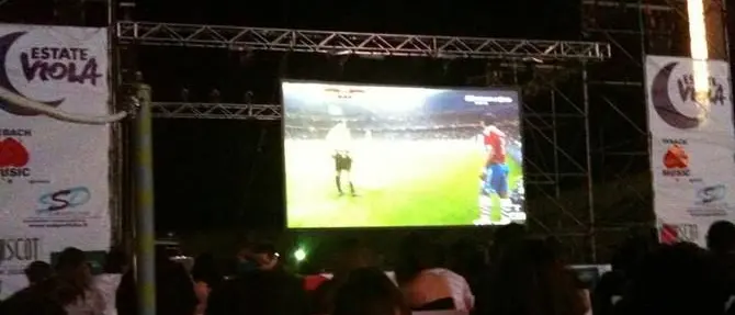 Sport, maxischermo per l'incontro Pordenone-Cosenza