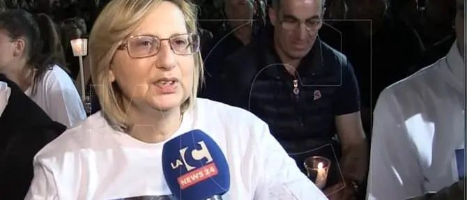 Il dolore della madre di Francesco: «E' inconcepibile. Non possiamo guardare mentre uccidono i nostri figli»