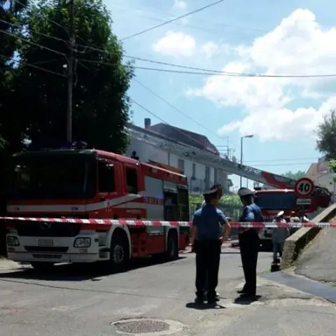 Cerisano, abitazione in fiamme. Gli occupanti riescono a fuggire