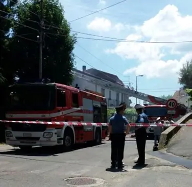 Cerisano, abitazione in fiamme. Gli occupanti riescono a fuggire