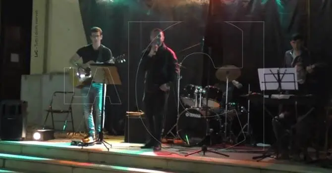 Dal seminario al palco: la boy band dei “don” entusiasma la Calabria (VIDEO)