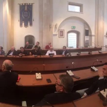 Sindaci dello Jonio cosentino in assemblea permanente: «Illogica divisione nella composizione dei collegi»