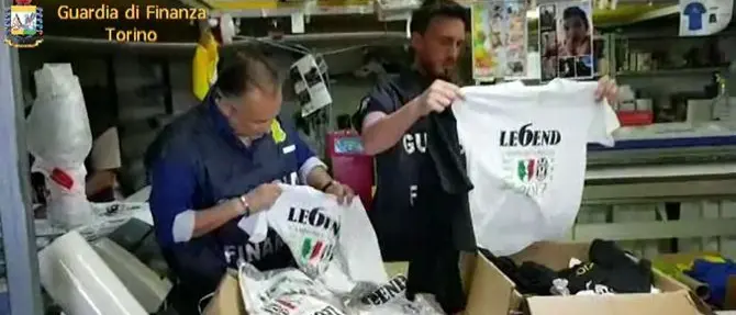 Migliaia di articoli Juve-Real falsi, smantellata industria del “tarocco”