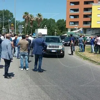 A passo d'uomo sull'autostrada contro la nuova legge elettorale