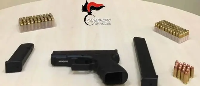Pistola nascosta in bagno, 46enne arrestato a Gioia Tauro