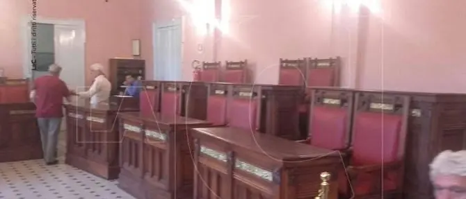 Palmi, a poche ore dal voto un consiglio comunale “non urgente” per smentire l’avversaria