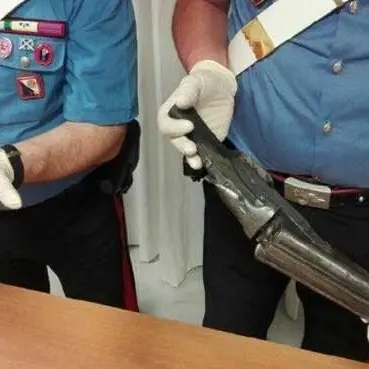 Feroleto Antico, spara all'impazzata in strada: arrestato
