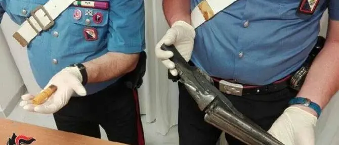 Feroleto Antico, spara all'impazzata in strada: arrestato
