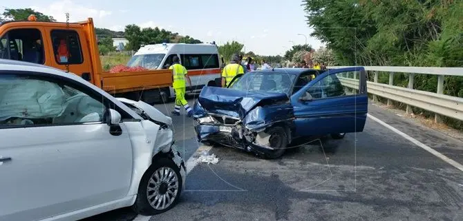 Catanzaro, incidente sulla statale 106: un ferito