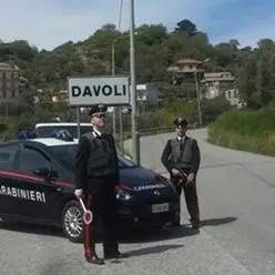 Catanzaro, privo di documenti tenta di sfuggire ai carabinieri: arrestato
