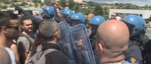 Marco Minniti all'Unical, contestazioni e cariche della polizia (FOTO-VIDEO)