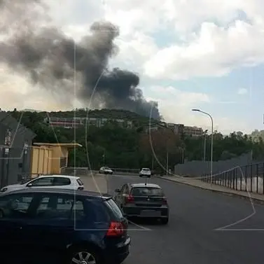 Rende, vasto incendio nei pressi della frazione Sant’Agostino (VIDEO)