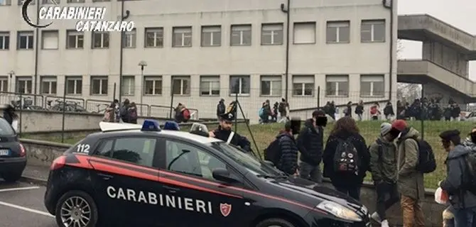 Catanzaro, non mandavano i figli a scuola: 24 genitori deferiti