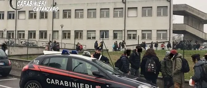 Catanzaro, non mandavano i figli a scuola: 24 genitori deferiti