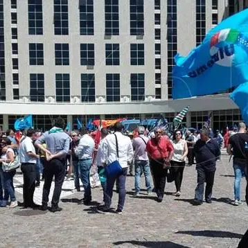 Nuova manifestazione di Cgil,Cisl e Uil alla Cittadella regionale