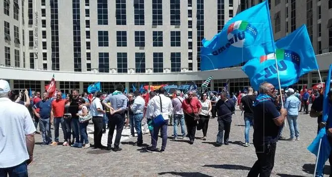 Nuova manifestazione di Cgil,Cisl e Uil alla Cittadella regionale