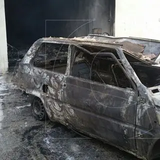 Catanzaro, incendio di vaste proporzioni lambisce abitazioni in viale Emilia