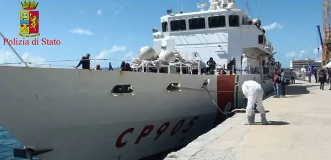 Sbarco migranti a Reggio, espulse 63 persone