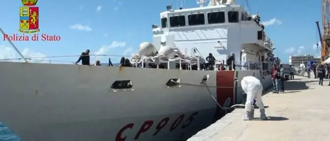 Sbarco migranti a Reggio, espulse 63 persone