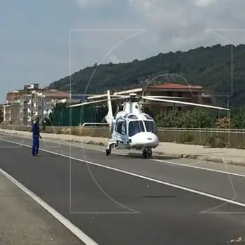 Anziano colpito da malore, traffico bloccato sulla Statale 18
