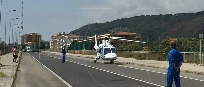 Anziano colpito da malore, traffico bloccato sulla Statale 18