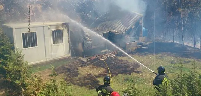 Catanzaro, incendio al Barone: evacuati residenti