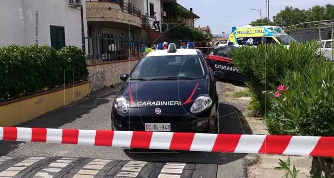 Omicidio-suicidio a Montalto Scalo: guardia carceraria spara alla moglie e si uccide (FOTO-VIDEO)