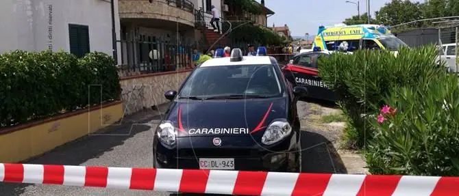 Omicidio-suicidio a Montalto Scalo: guardia carceraria spara alla moglie e si uccide (FOTO-VIDEO)