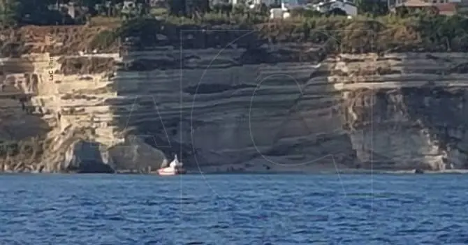 Ventinove migranti lasciati sulla spiaggia a Tropea, recuperati