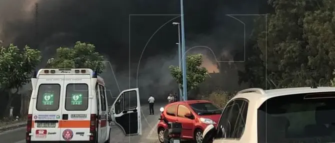 Inferno di fuoco nel Vibonese, evacuate aziende e un asilo a Porto Salvo