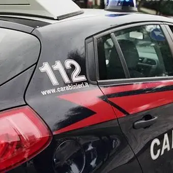 Aggredisce la moglie a bastonate, arrestato 46enne nel Reggino