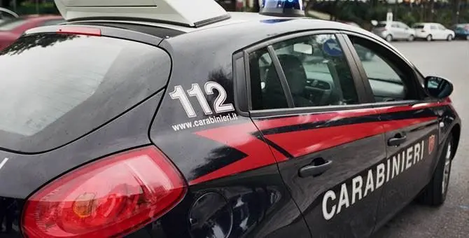 Aggredisce la moglie a bastonate, arrestato 46enne nel Reggino